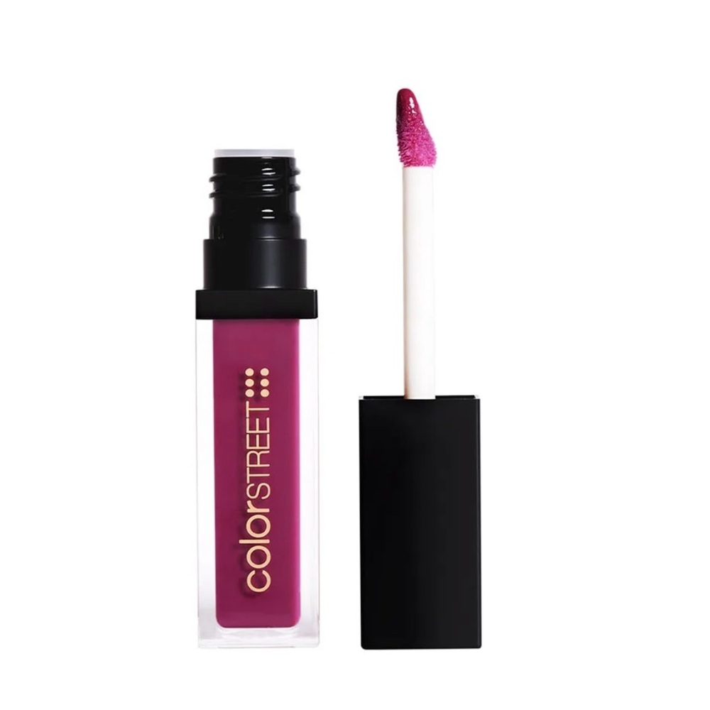 Color Street BlackBerry Hy-Gloss Lip Oil.
